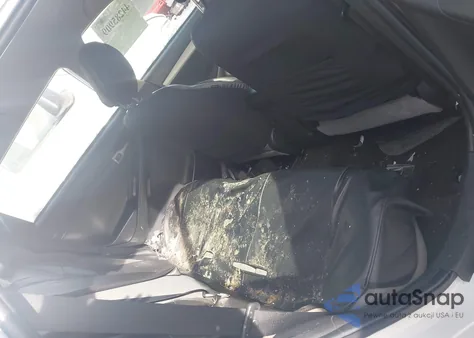 2010 Toyota Matrix z USA, uszkodzony, nr VIN 2T1KU4EE9AC195743